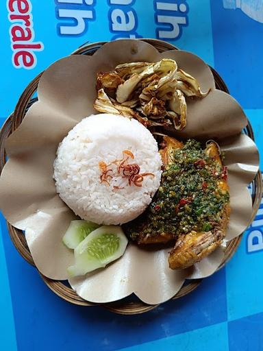 AYAM PENYET BUNDA ZIO