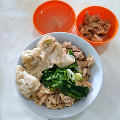 BAKMI ALING (MENGANDUNG B)