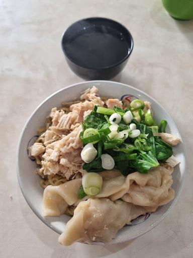 BAKMI ALING (MENGANDUNG B)