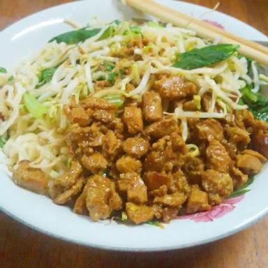 WARUNG BAKSO PAK DARMAN