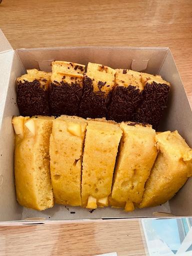 PUKIS & MARTABAK KOTABARU KARET SEMANGGI