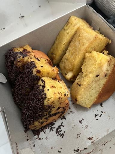 PUKIS & MARTABAK KOTA BARU (KARET SEMANGGI)