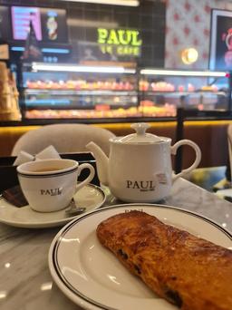 Photo's Paul Le Cafe Oakwood
