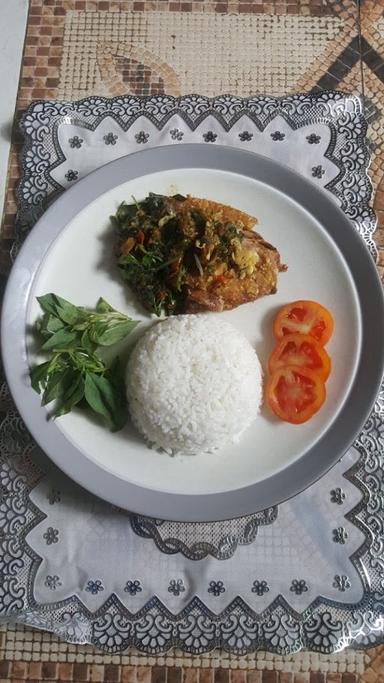 AYAM GORENG SAMBAL KEMANGI