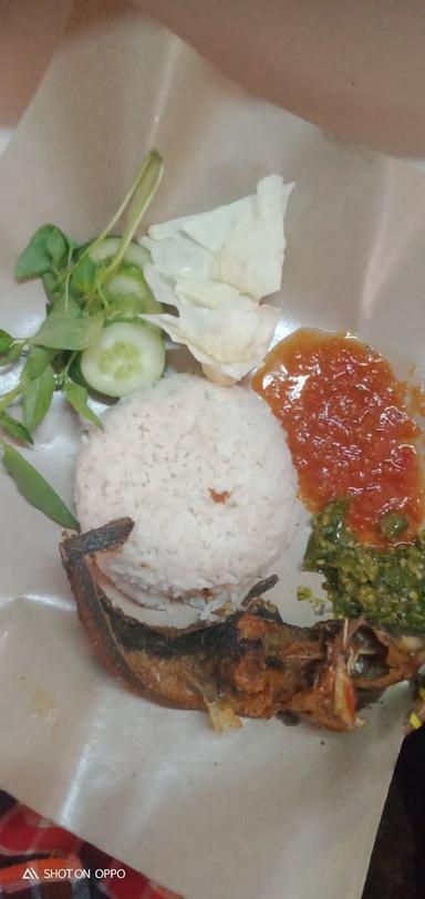 AYAM PENYET SAMBEL IJO GCC GREEN CHILI CHIKEN MEGA KUNINGAN