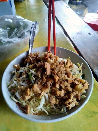 MIE AYAM & YAMIN PAKDE YANTO