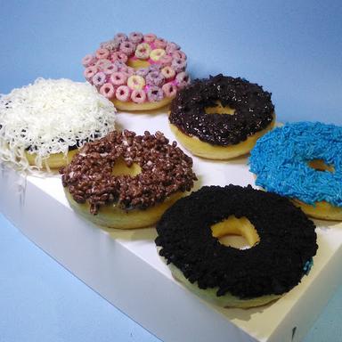 PIN DONUTS