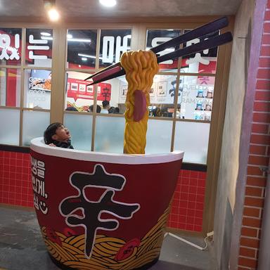 RUMAH NONGSHIM LOTTE ALLEY (농심 하우스)