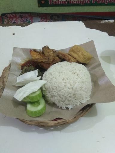 AYAM PENYET PINOKIO