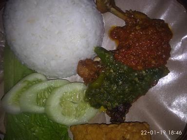 AYAM PENYET SAMBAL IJO MAS IKIN