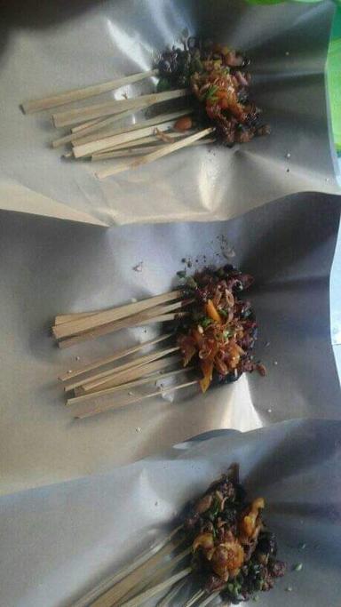 MUSJI : WARUNG SATE MADURA