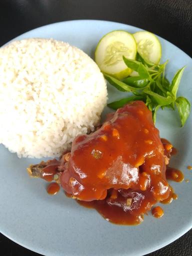 AYAM GORENG/GEPUK BU TRI