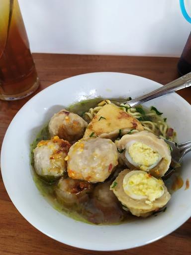 KEDAI BAKSO KAGET