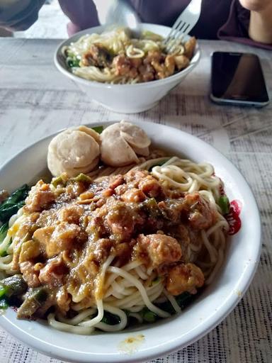 MIE AYAM & BAKSO ROSO MANUNGGAL