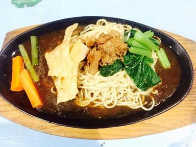 MIE STEAK HOTPLATE(ꦩꦪꦱꦠꦄꦏꦲꦠꦥꦭꦠ)