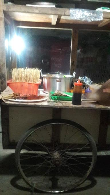 SATE AYAM MADURA CAK SUGI ( ꦱꦠꦄꦪꦩꦩꦣꦫꦕꦏꦱꦒ )