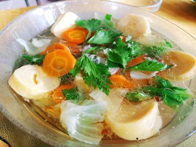 SOTO DAN SOP AYAM BU GENDUK