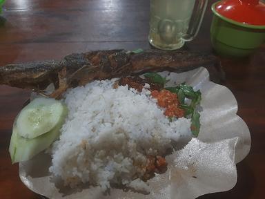 LELE BAKAR NASI UDUK