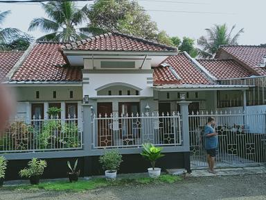 RUMAH JOGLO & KOLAM RENANG BANYU URIP