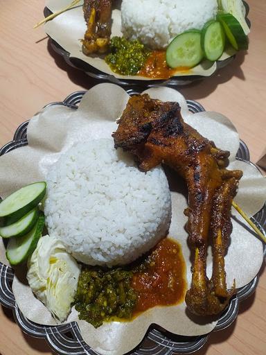 AYAM BAKAR MANTU