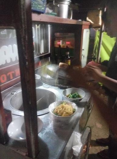 BAKSO & MIE AYAM MAS SANTO