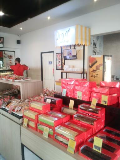 LARITTA BAKERY - DIPONEGORO