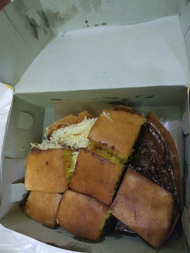 FRANCIS TERANG BULAN & MARTABAK