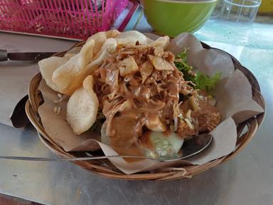 SENYUM GADO GADO