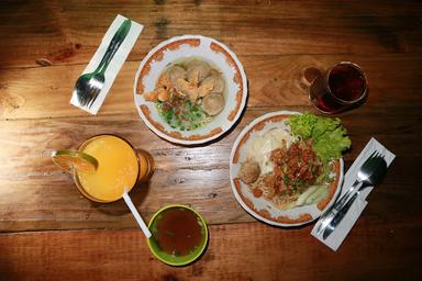 WARUNG BAROKAH PANGSIT MIE AYAM & BAKSO