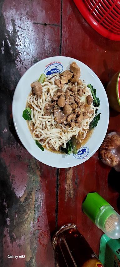 WARUNG MIE AYAM & BAKSO TRABASAN