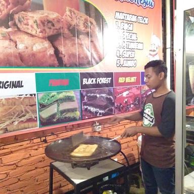 KEDAI MARTABAK INDONESIA KULINER MALAM ADA BARU SALATIGA