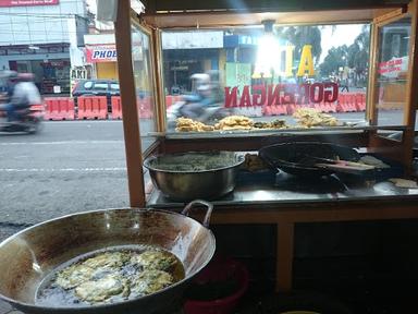 SOTO AYAM DAN DAGING