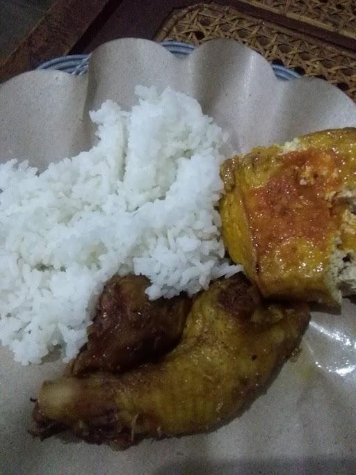 WARUNG MAKAN AYAM KREMES