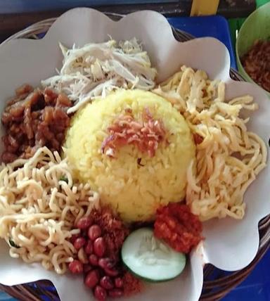 WARUNGE MBAH DARMO NASI KUNING +UDUK JL DIPONEGORO 23SALATIGAK