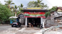 Photo's Wm. Mbak U'Un Soto Daging Sapi, Rawon, Tumpang Koyor, Gado-Gado