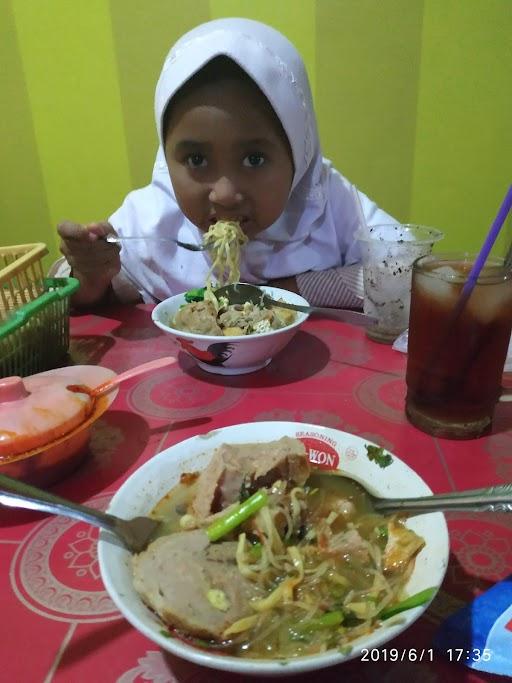 GADO-GADO & BAKMI THOPRAK MBAK RINA