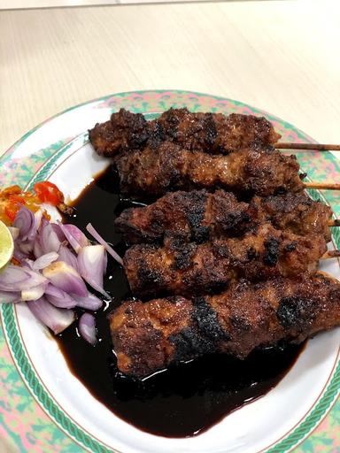 SATE BABI NYONYA OEN