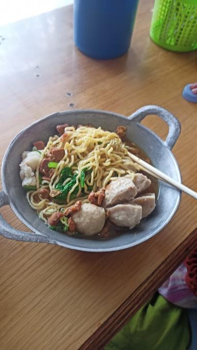 WARUNG BAKSO PENDI MIE AYAM SAK WAJAN