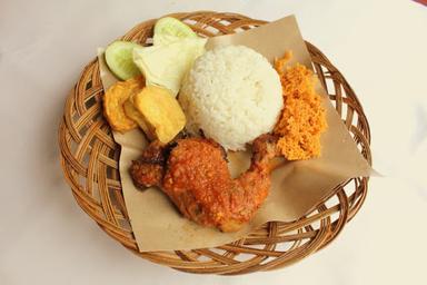 AYAM PENYET SI KOBOY