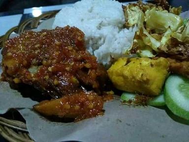 AYAM PENYET SI KOBOY