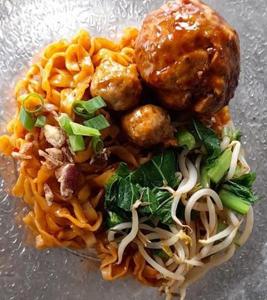 MIE BAKSO SARIJADI