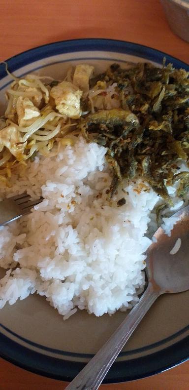 WARUNG NASI MA IYA