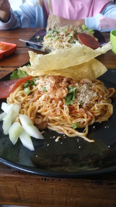 MIE & BAKSO PAKMO