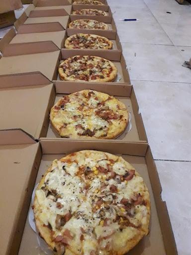 PONDOK PIZZA MONDOROKO