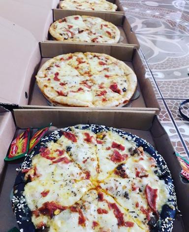 PONDOK PIZZA MONDOROKO