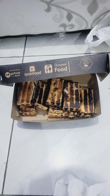 ROTI BAKAR DAN PISANG LUMPUR 66