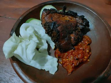 AYAM BAKAR DAN GORENG IBUMA