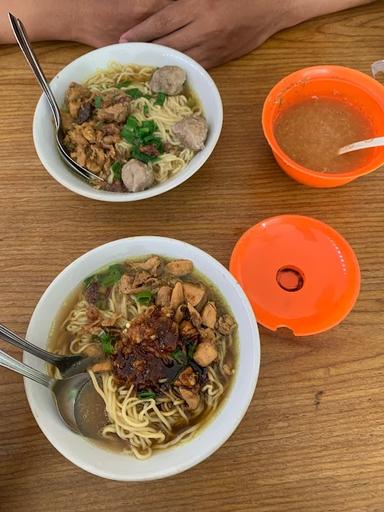 MIE AYAM BAKSO KLANGENAN BU EVI