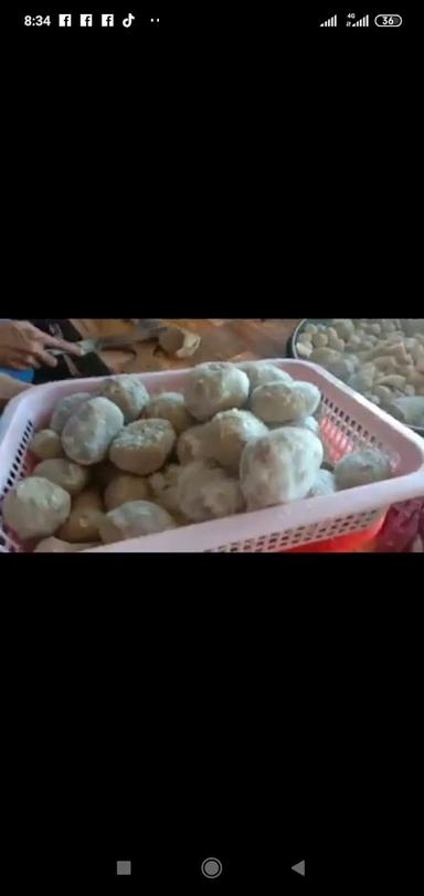 BAKSO & MIE AYAM GOYANG LIDAH PAK TRIS