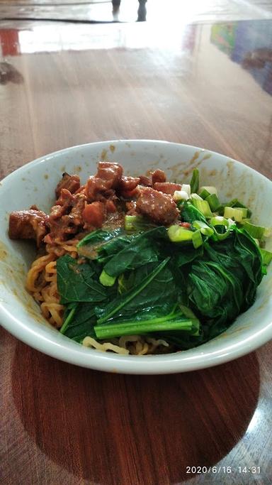 BAKSO & MIE AYAM GOYANG LIDAH PAK TRIS